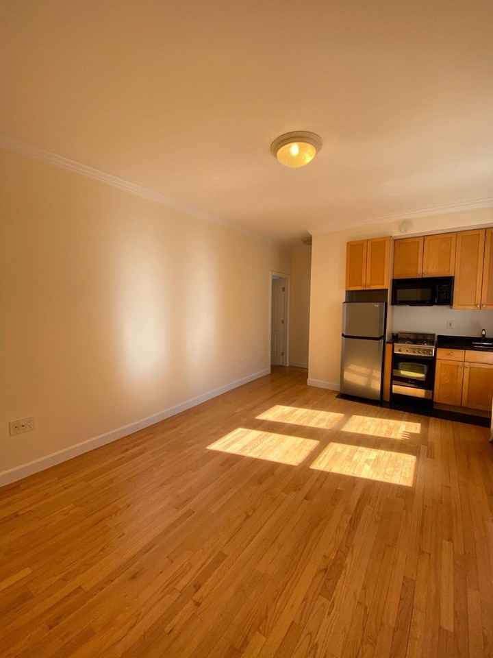 Listing photo 1 of 5