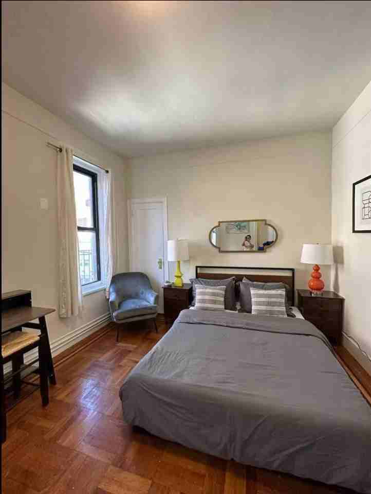 Listing photo 1 of 5