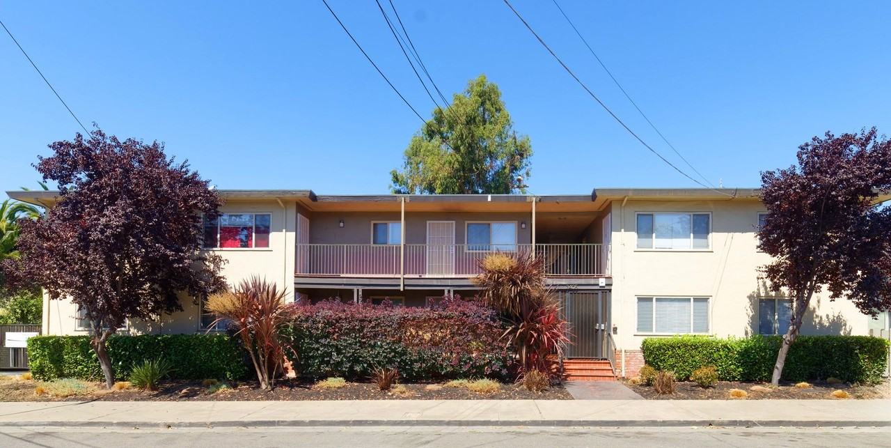 Listing photo 1 of 5