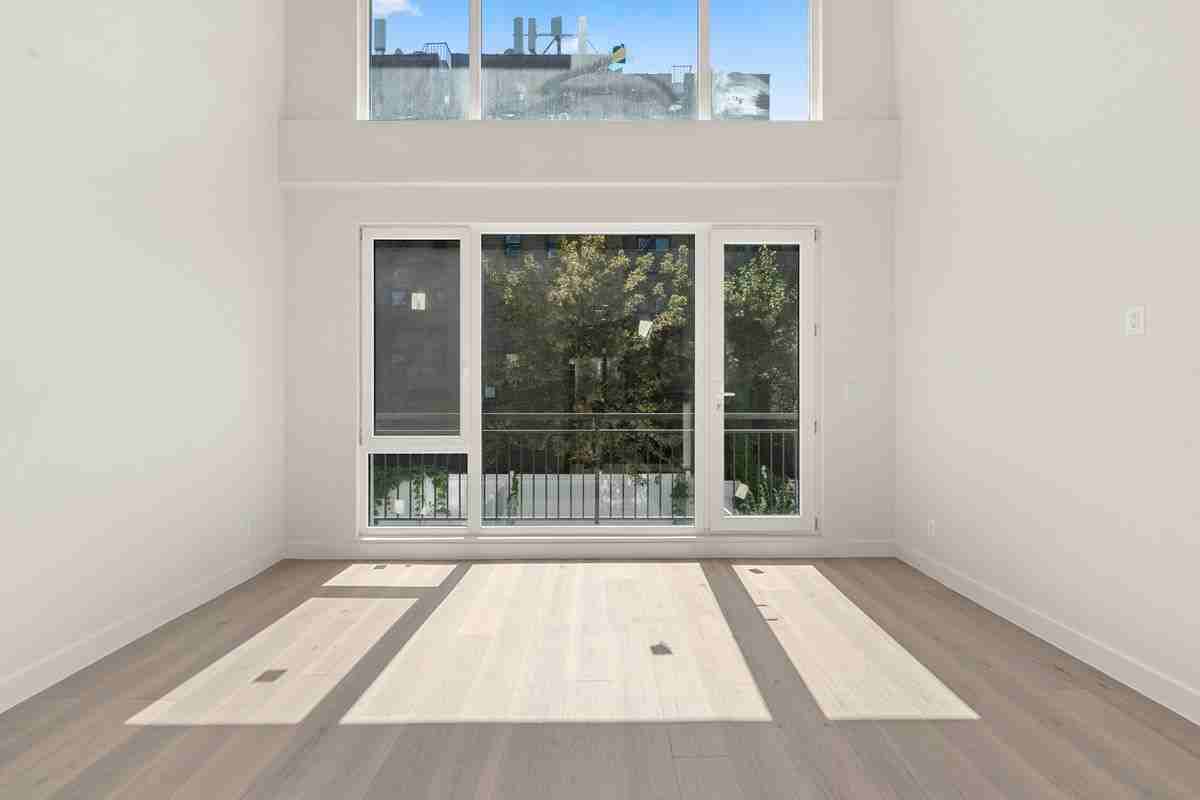 Listing photo 1 of 5