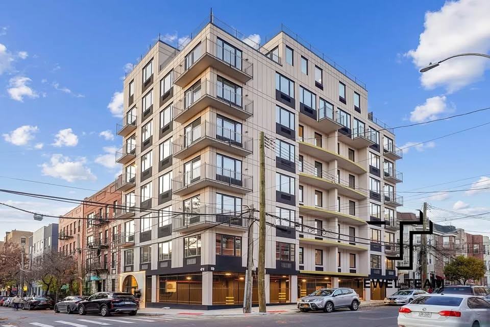 Listing photo 1 of 5