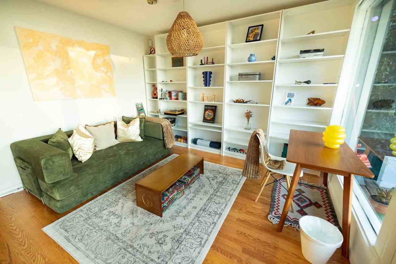 Listing photo 1 of 5