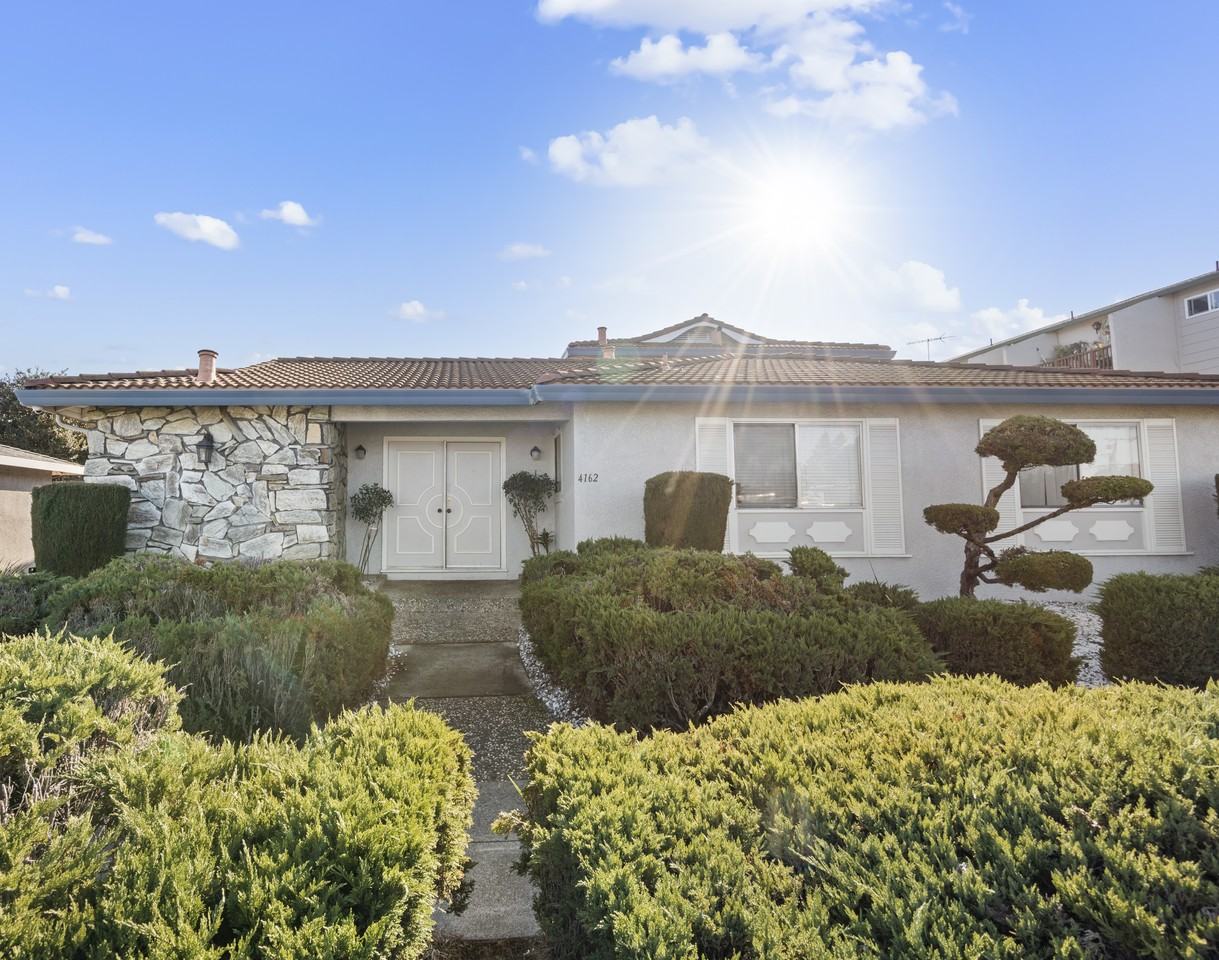 Listing photo 1 of 5