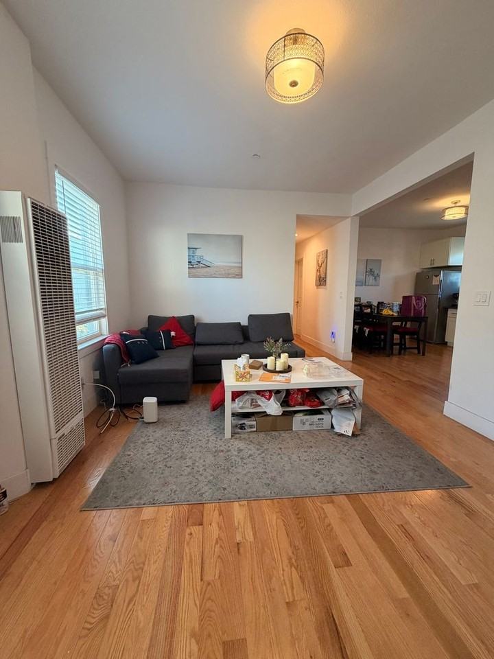 Listing photo 1 of 5