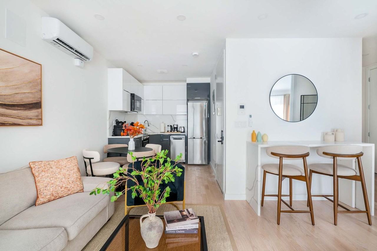 Listing photo 1 of 5