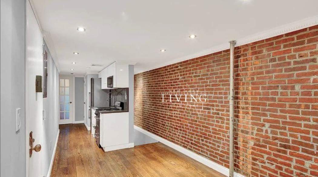 Listing photo 1 of 5