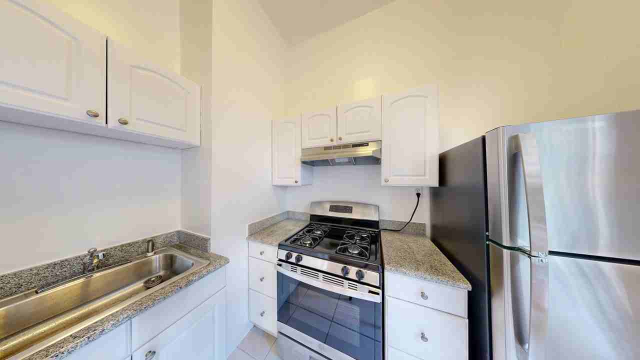 Listing photo 1 of 5