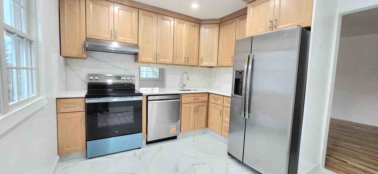 Listing photo 1 of 5