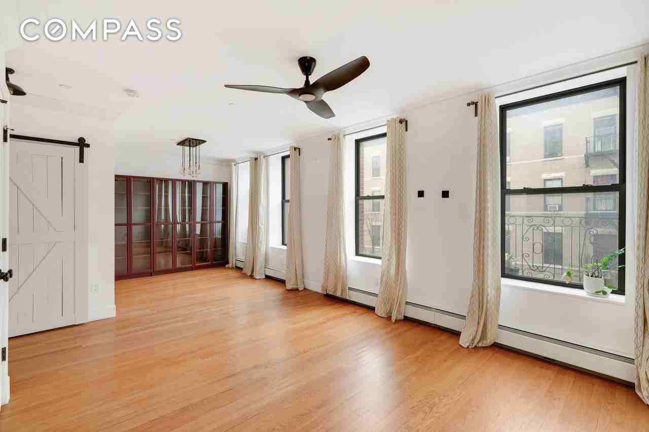 Listing photo 1 of 5