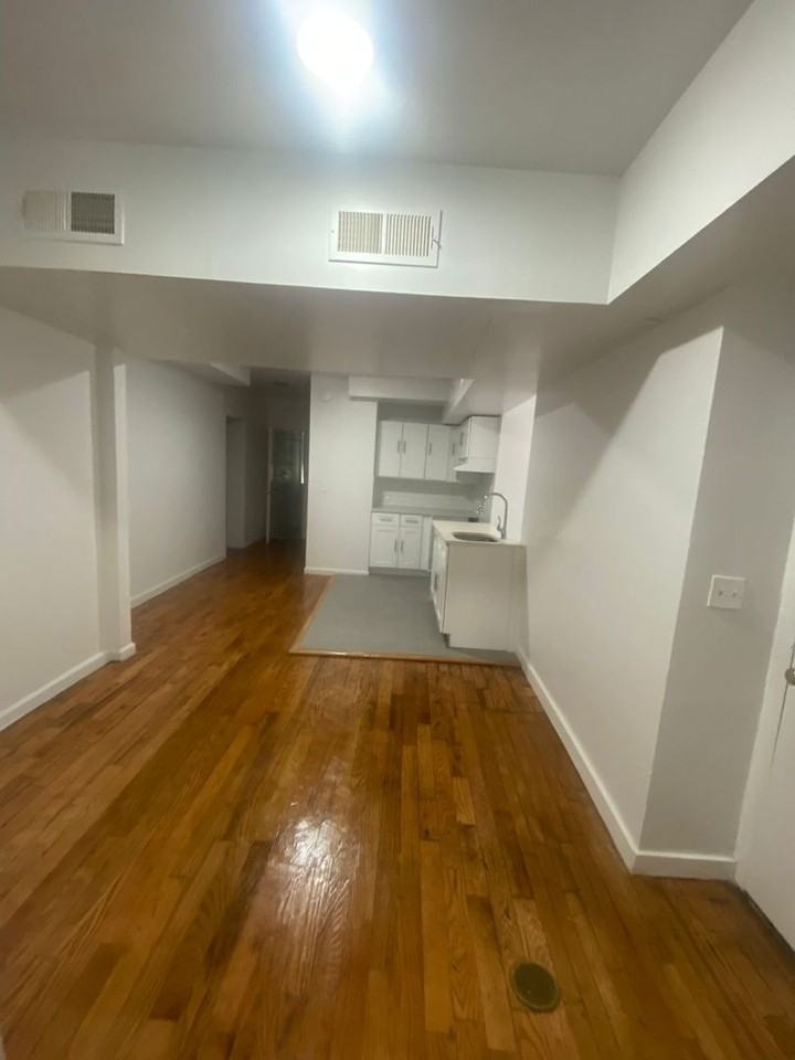 Listing photo 1 of 5