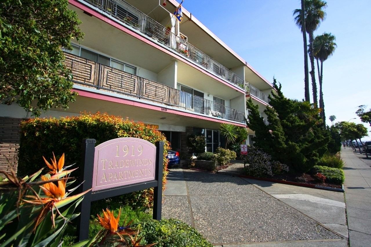 Listing photo 1 of 5