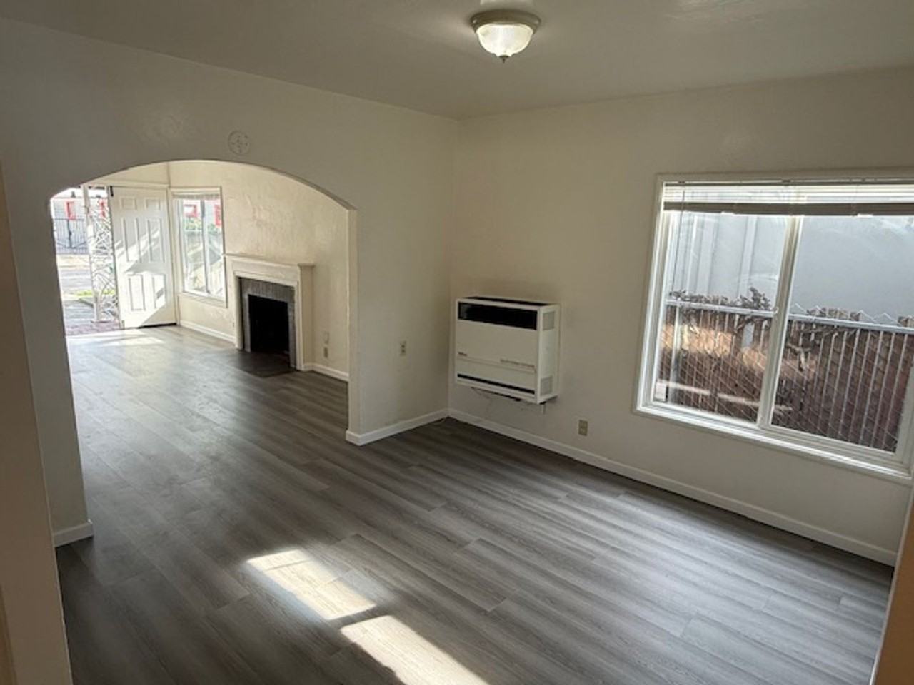 Listing photo 1 of 5