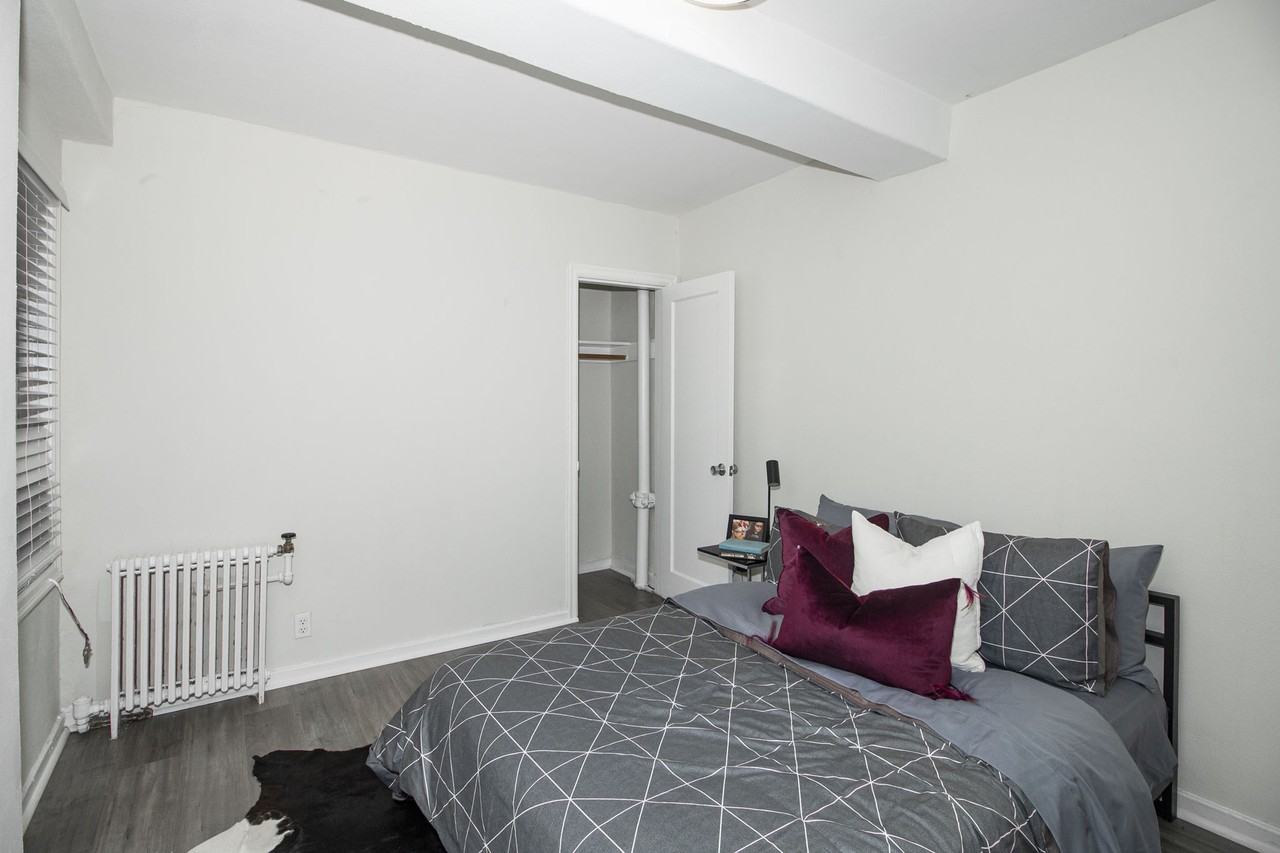 Listing photo 1 of 5