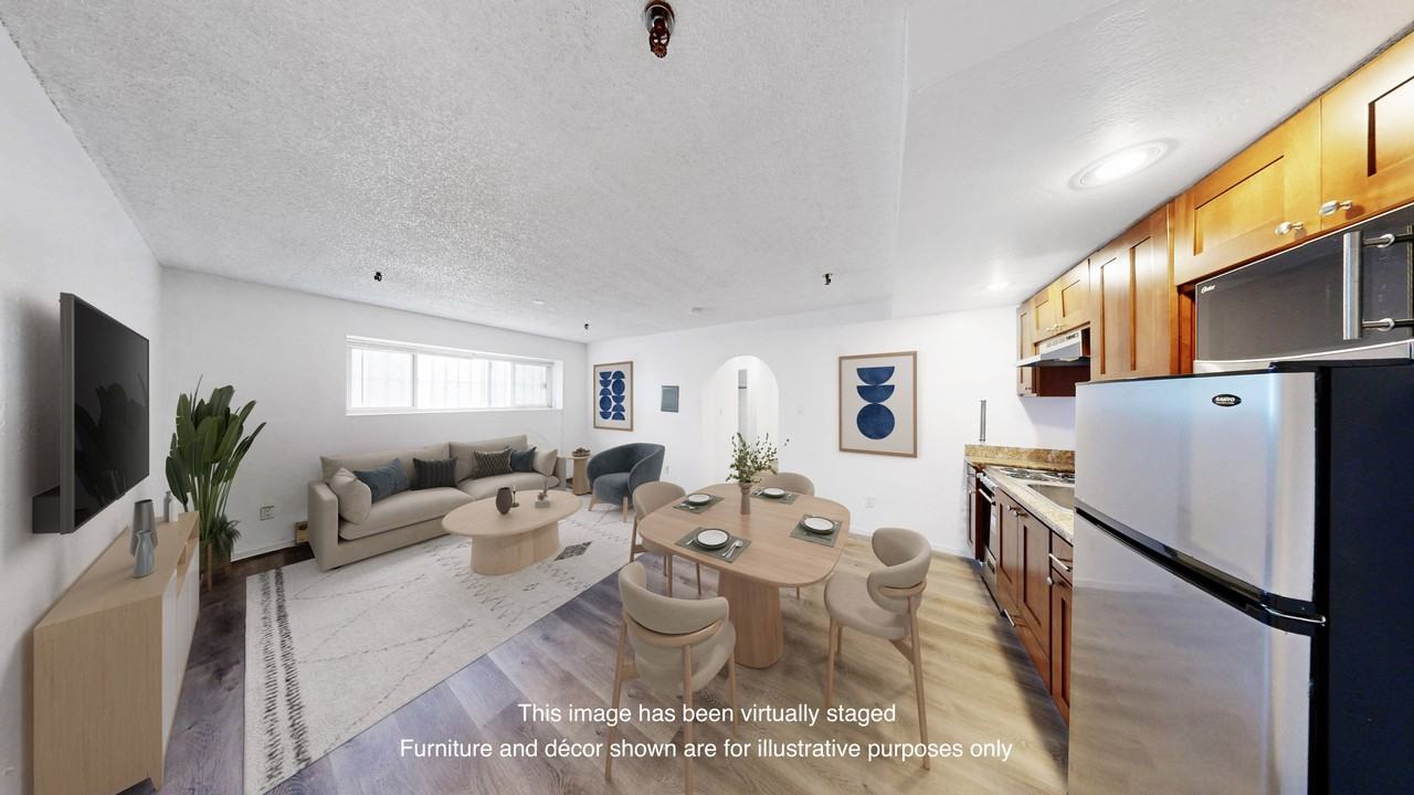 Listing photo 1 of 5