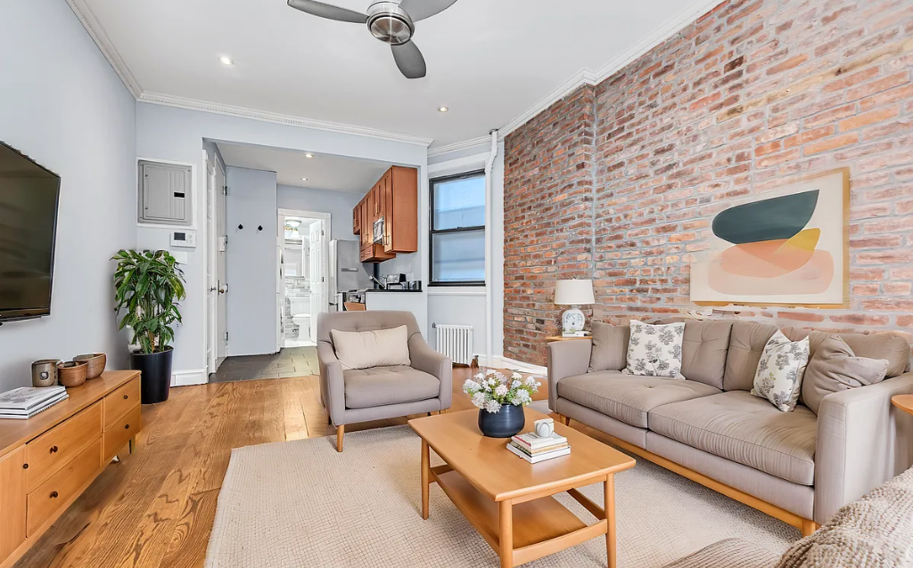 Listing photo 1 of 5