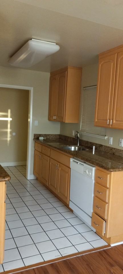 Listing photo 1 of 5