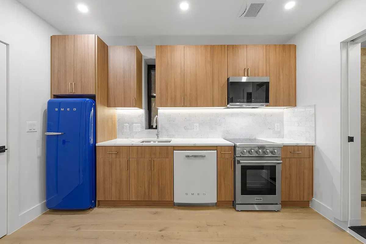 Listing photo 1 of 5