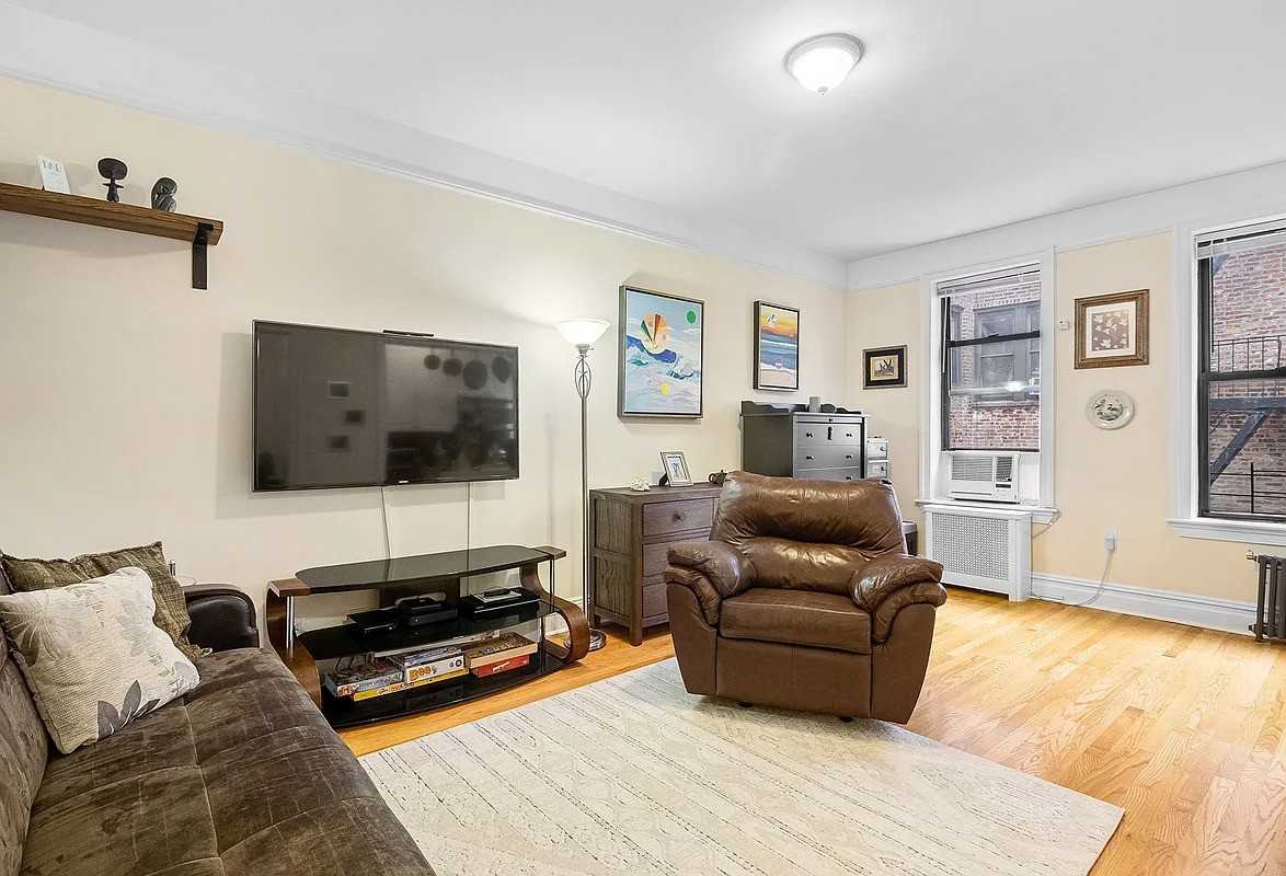 Listing photo 1 of 5