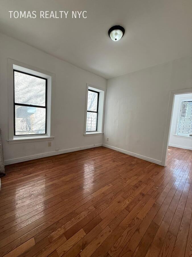 Listing photo 1 of 5