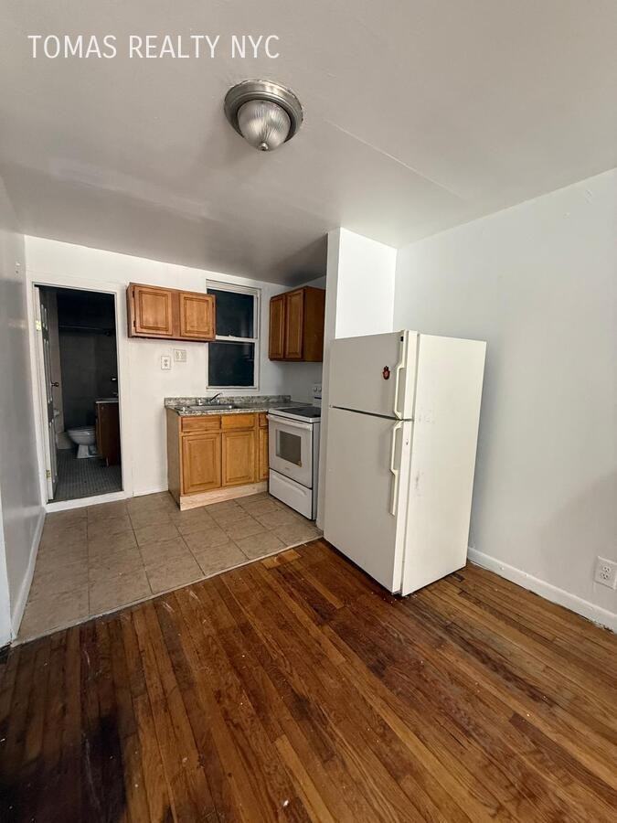 Listing photo 1 of 4