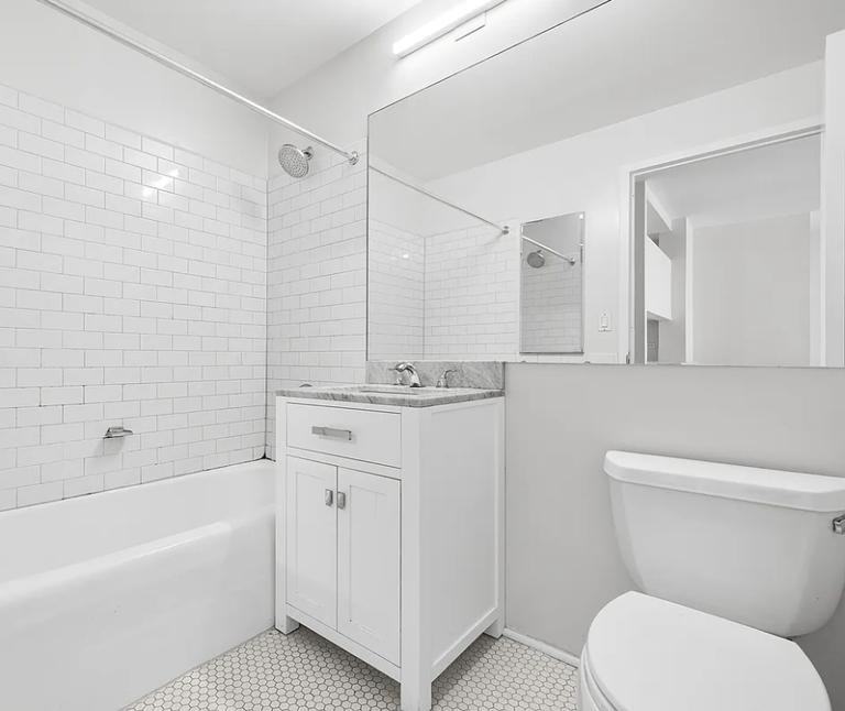 Listing photo 1 of 4