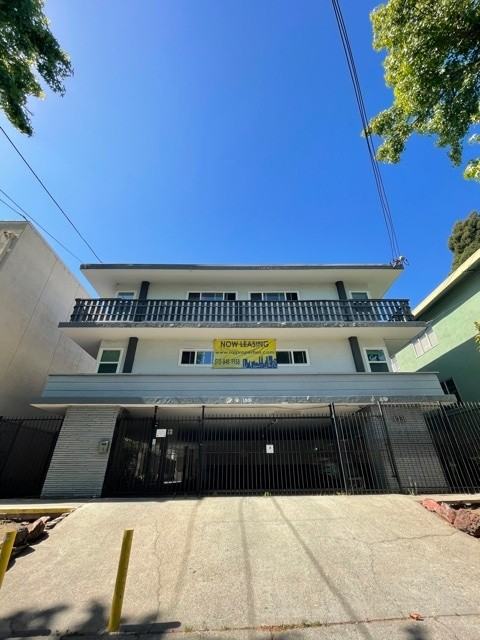 Listing photo 1 of 5