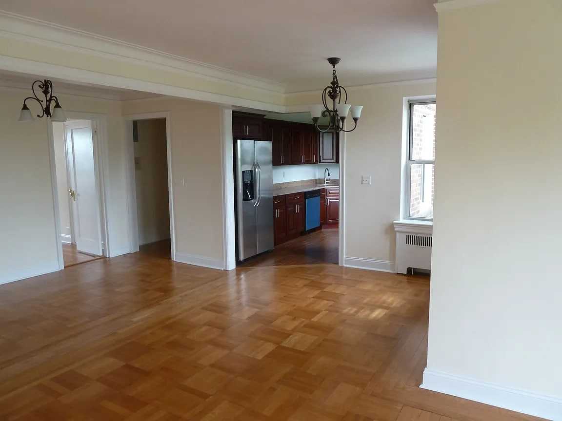 Listing photo 1 of 5