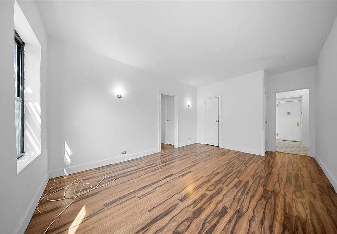 Listing photo 1 of 5