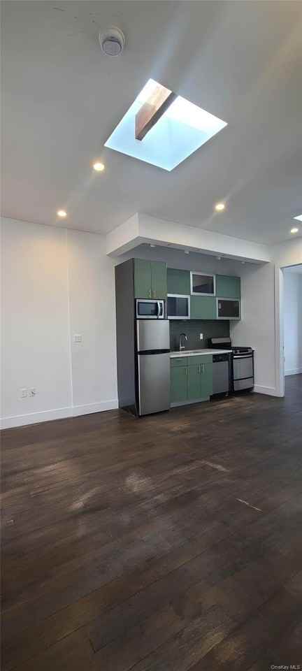 Listing photo 1 of 5