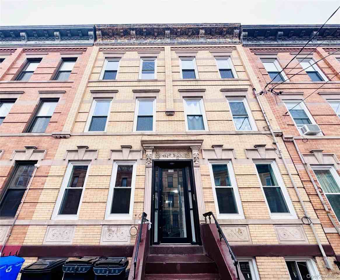 Listing photo 1 of 5