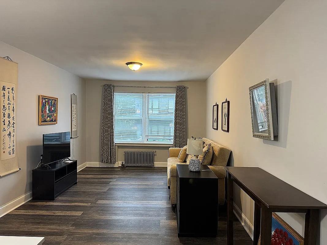 Listing photo 1 of 5