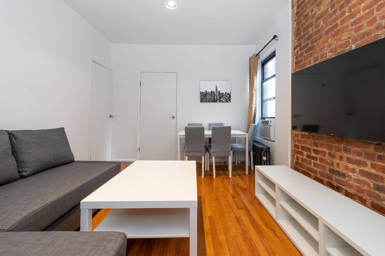 Listing photo 1 of 5