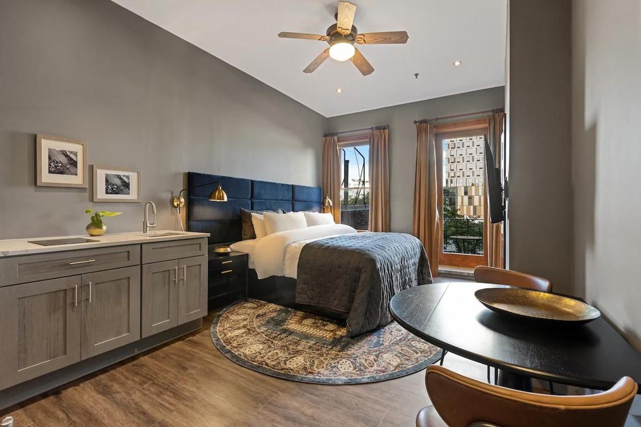 Listing photo 1 of 5