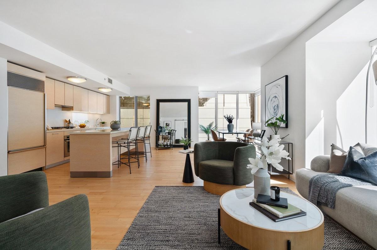 Listing photo 1 of 5