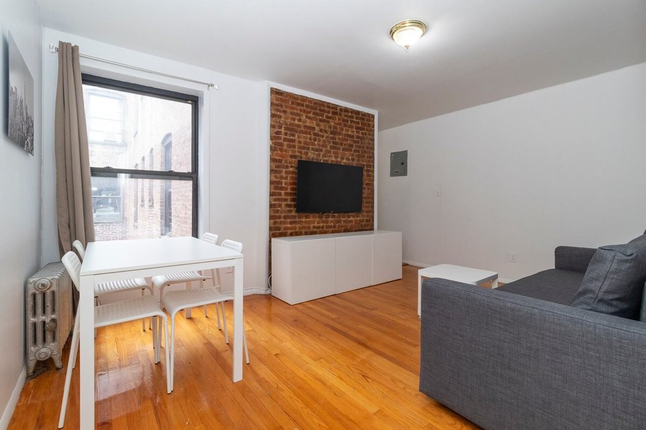 Listing photo 1 of 5