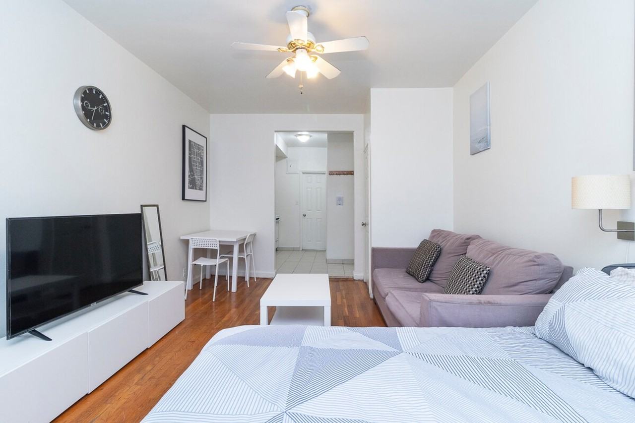 Listing photo 1 of 5