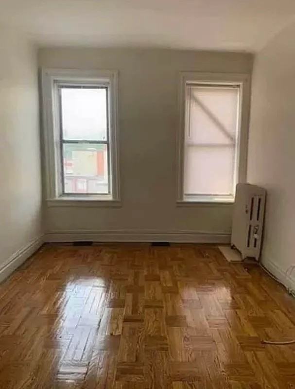 Listing photo 1 of 5