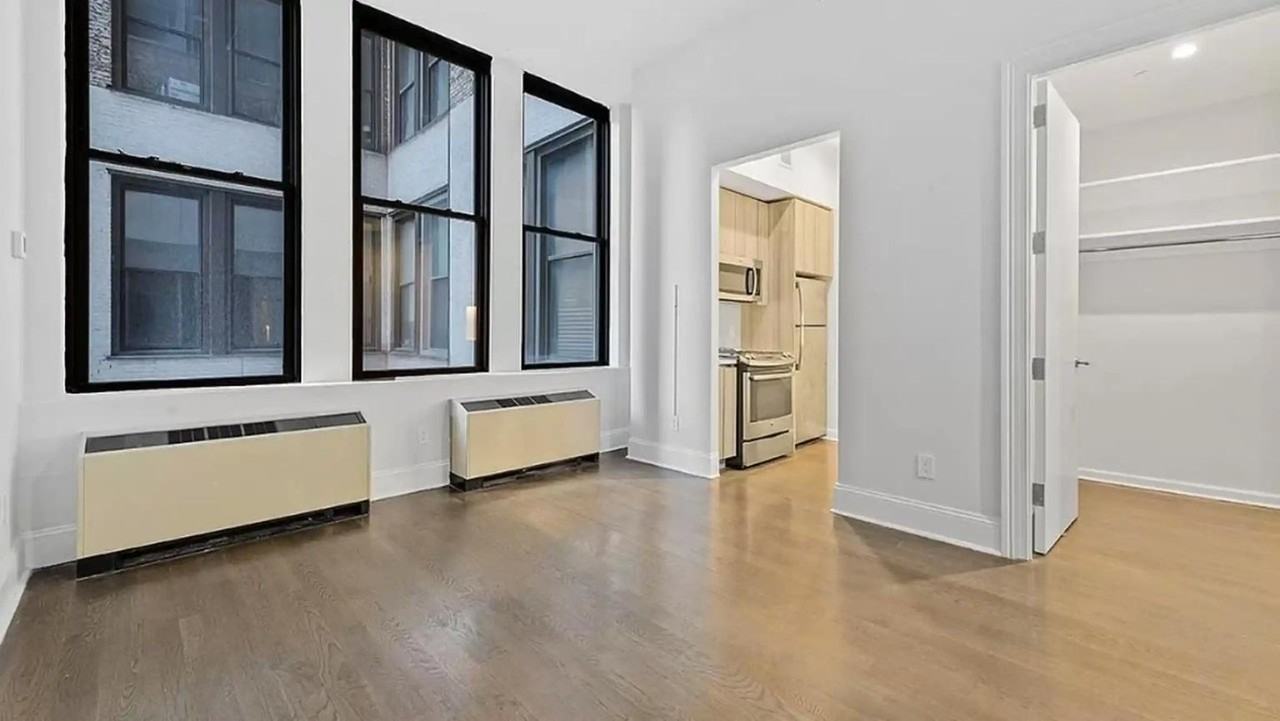 Listing photo 1 of 5