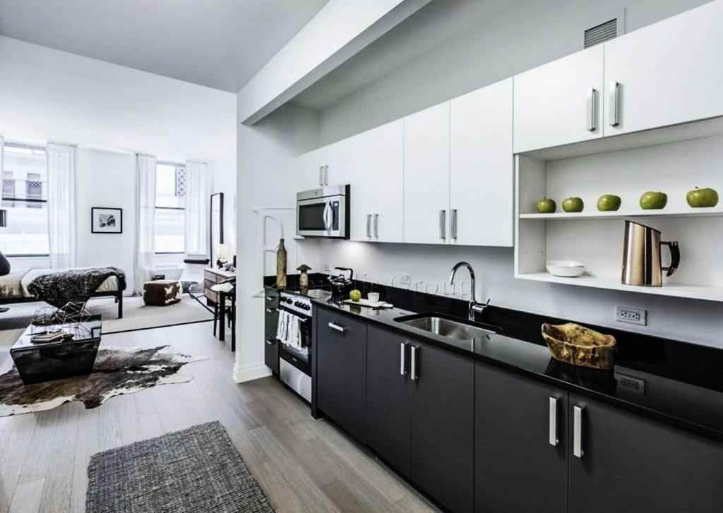 Listing photo 1 of 4