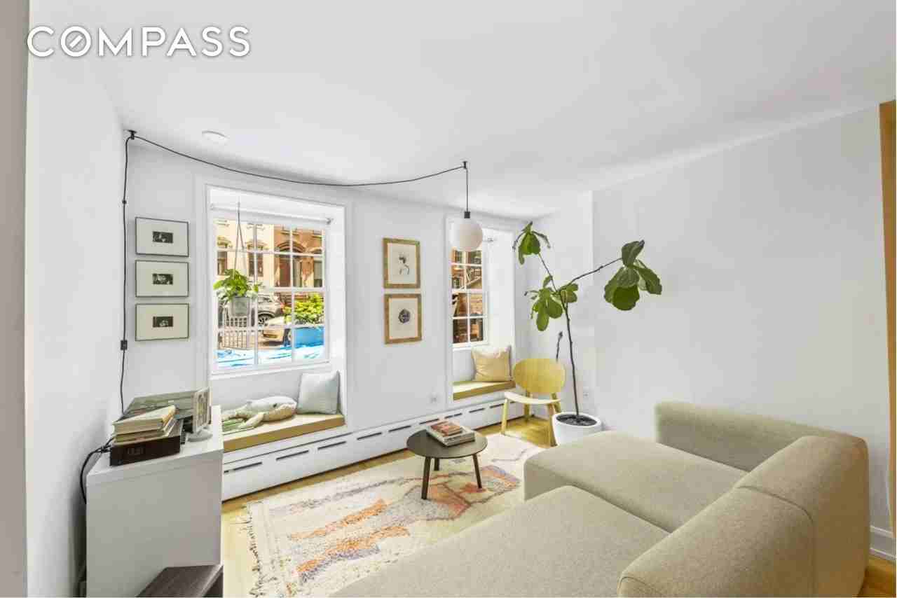 Listing photo 1 of 5