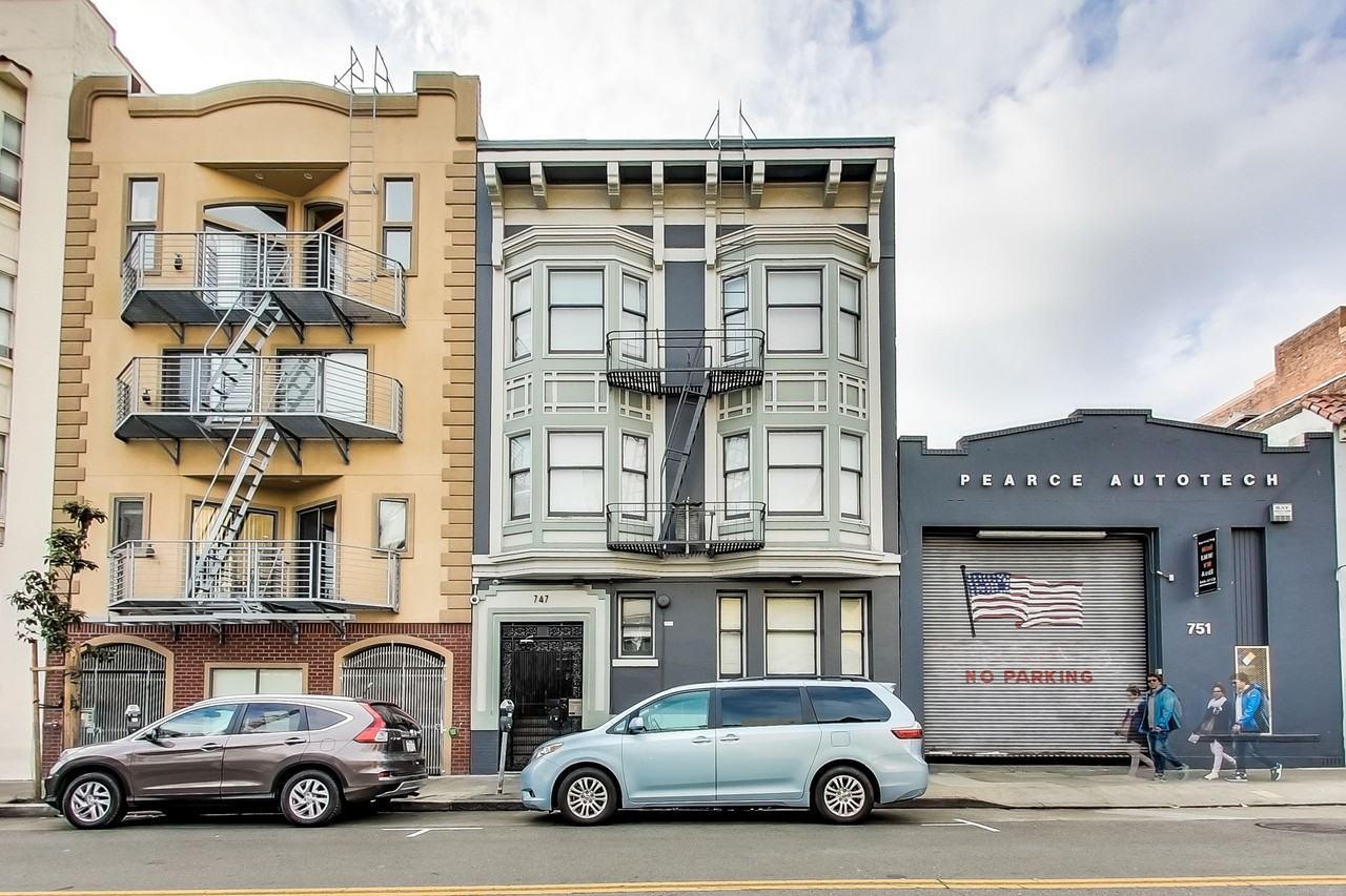 Listing photo 1 of 5