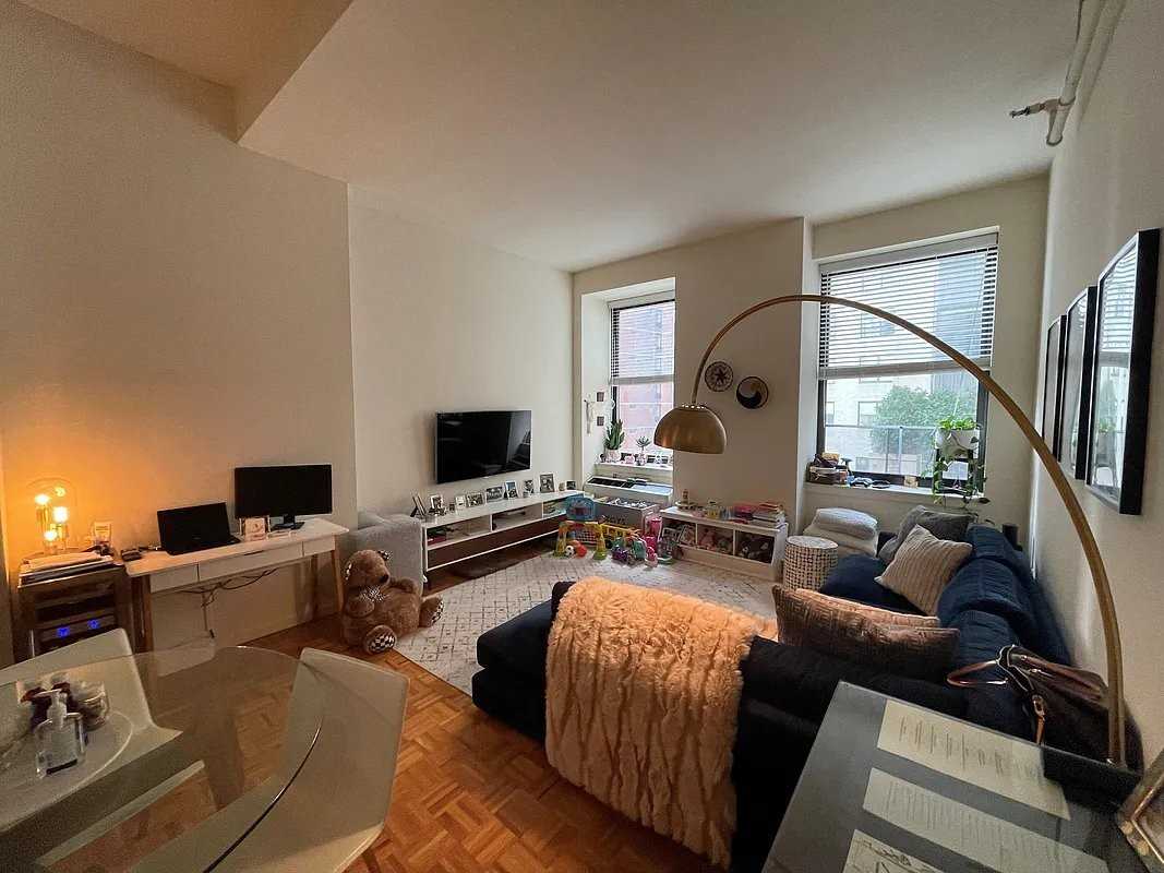 Listing photo 1 of 5