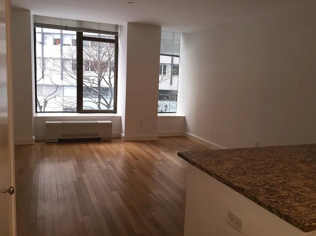 Listing photo 1 of 5