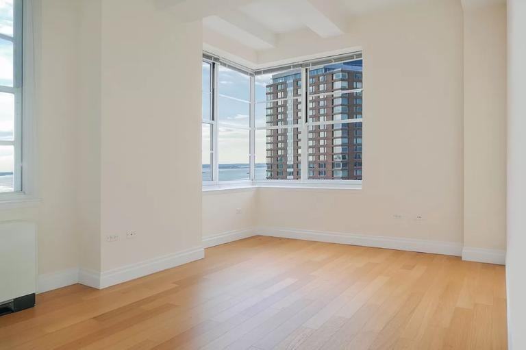 Listing photo 1 of 5