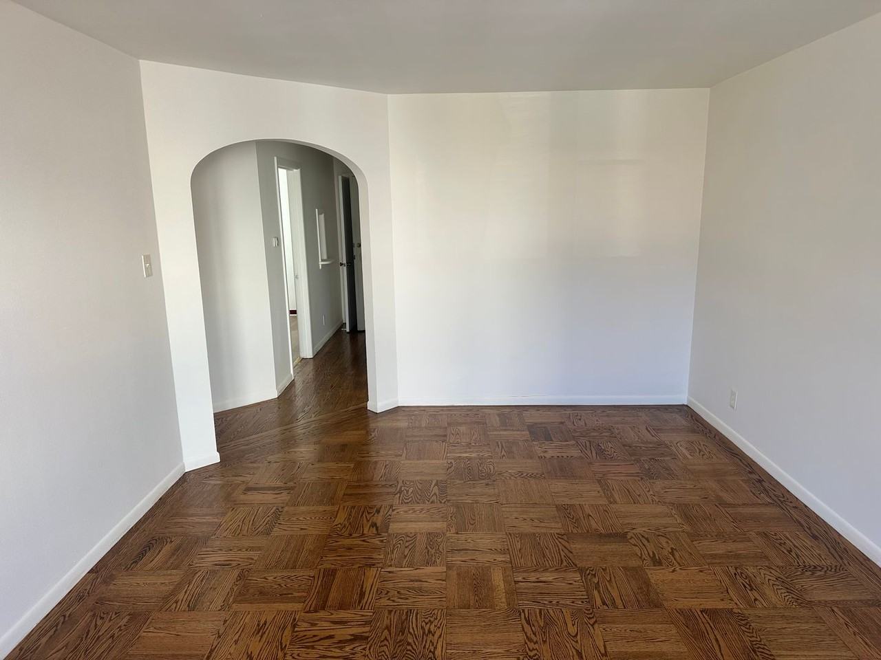 Listing photo 1 of 5