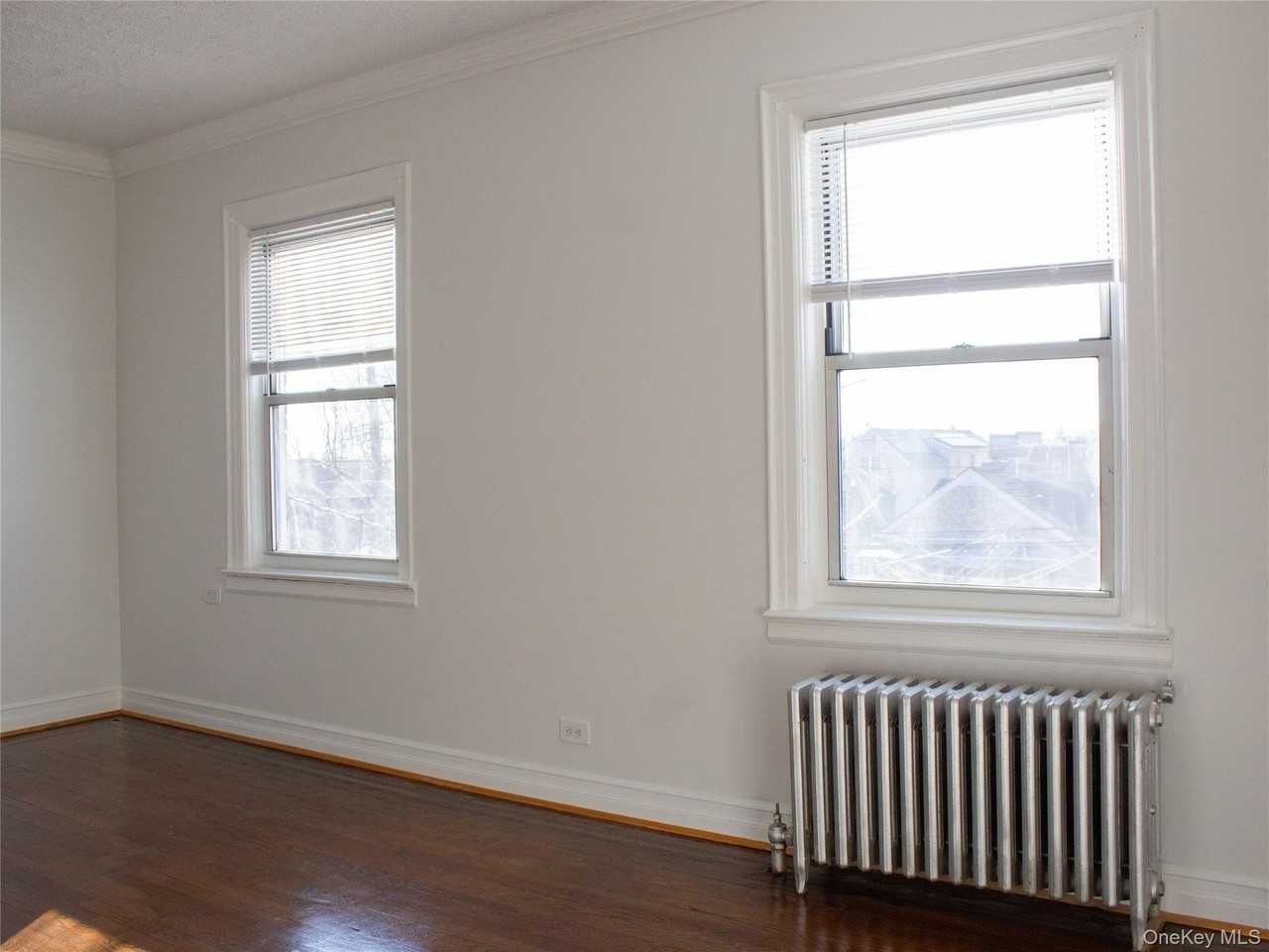 Listing photo 1 of 5