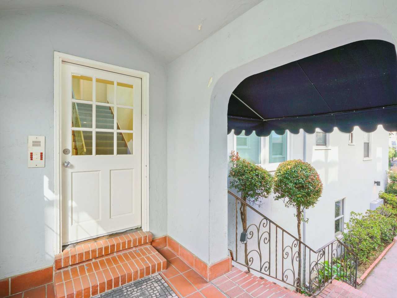 Listing photo 1 of 5