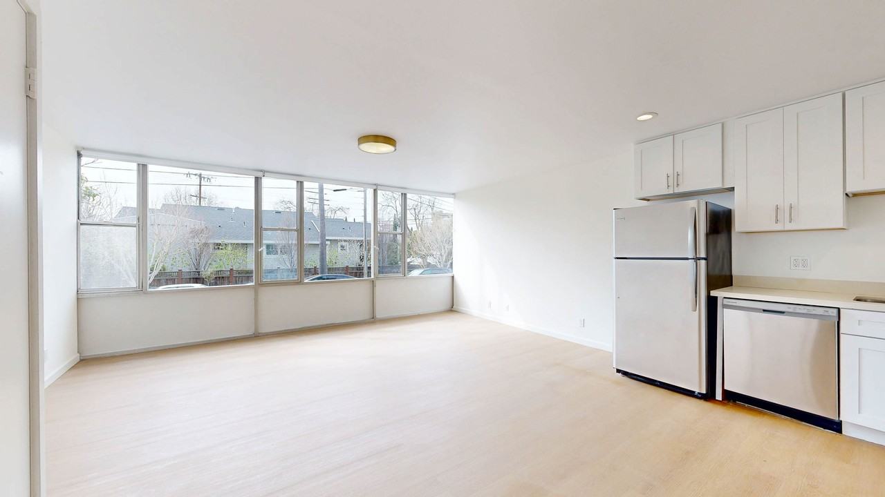 Listing photo 1 of 5