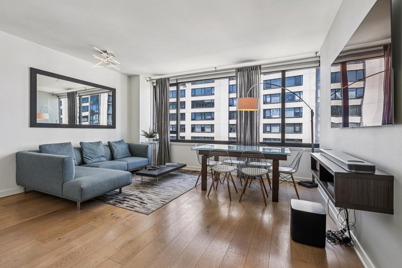 Listing photo 1 of 5