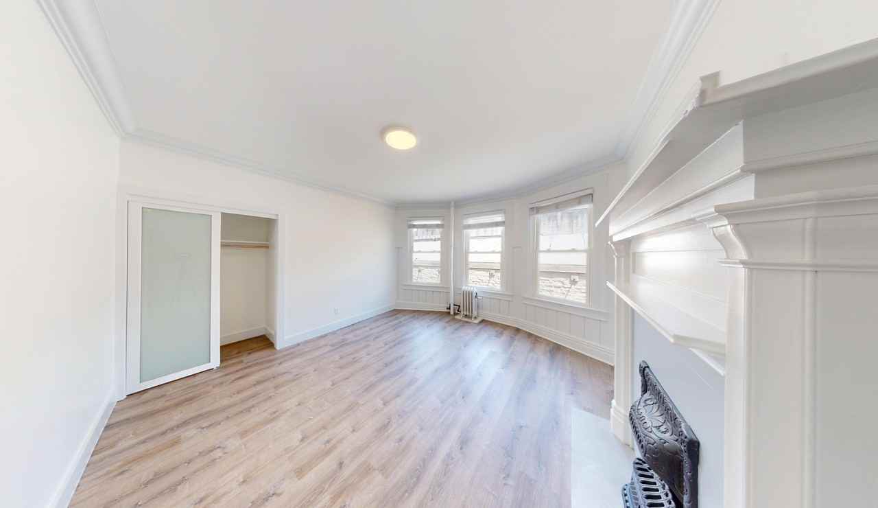 Listing photo 1 of 5